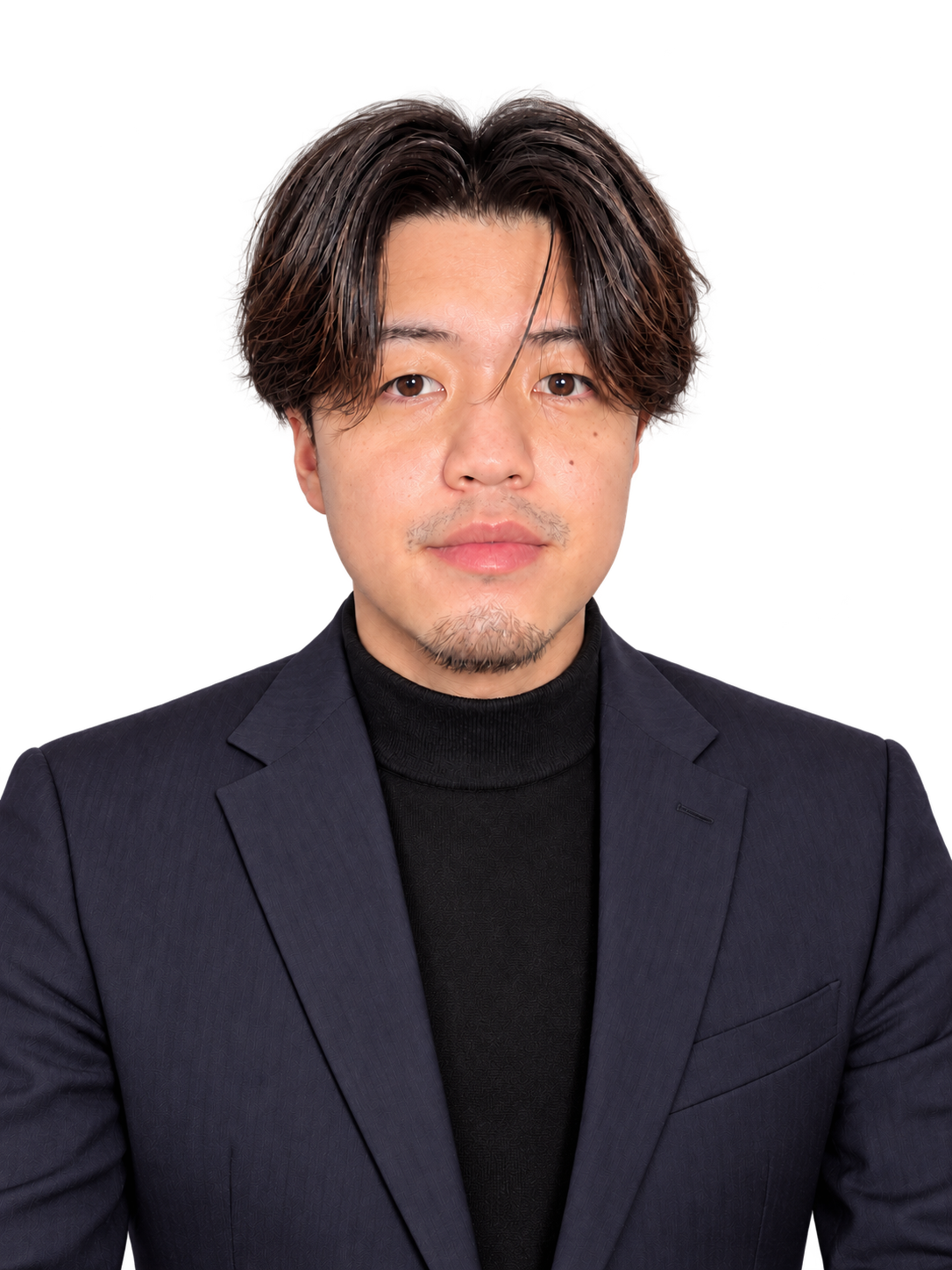 スーツ姿の松岡 渉来